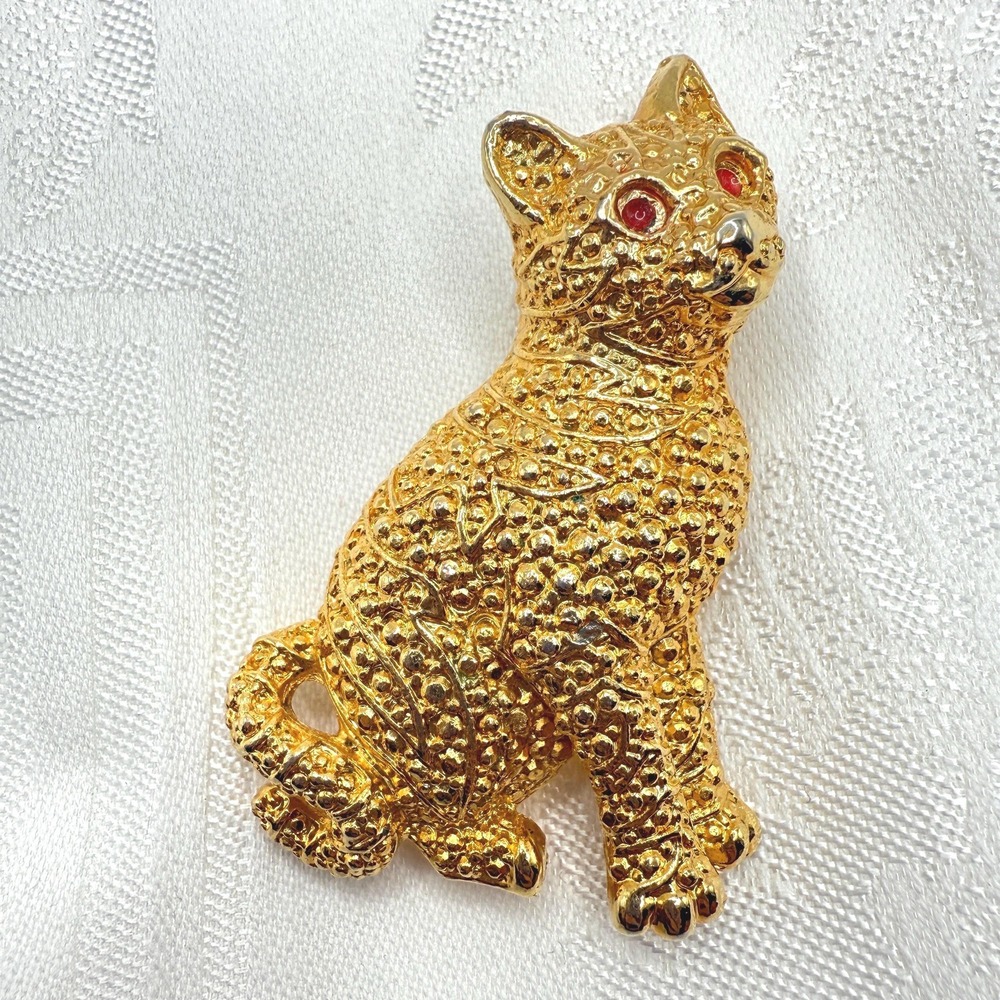Vintage Textured Ornate Yellow Gold Tone Jungle Cat Leopard Jaguar With Red Eyes